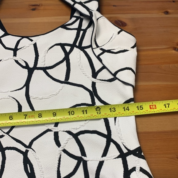 Joseph Ribkoff polyester/spandex top w interesting straps, shelf bra, stretch - Picture 5 of 14